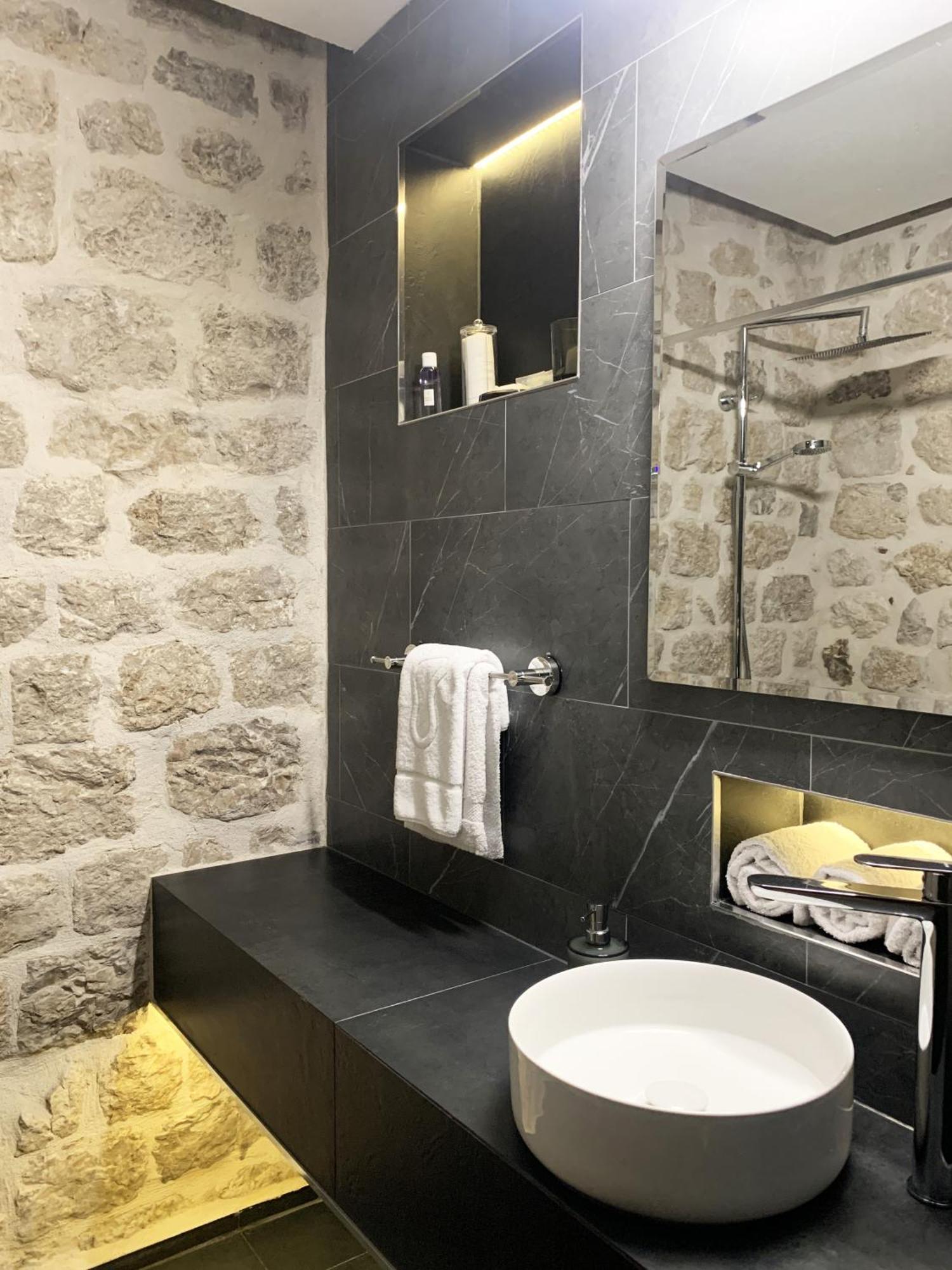 Hotel Kazin Supreme Kotor Zewnętrze zdjęcie