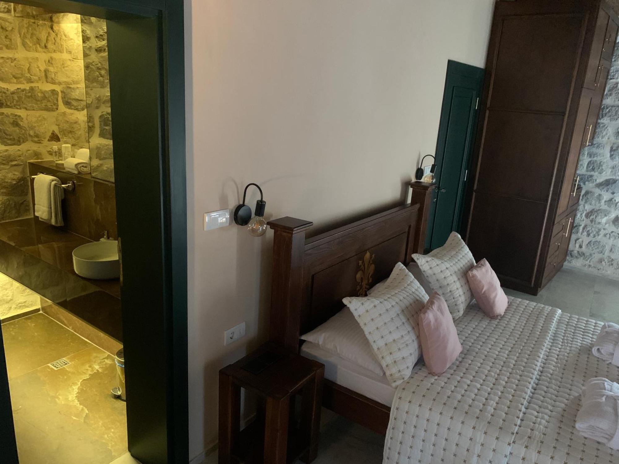 Hotel Kazin Supreme Kotor Zewnętrze zdjęcie