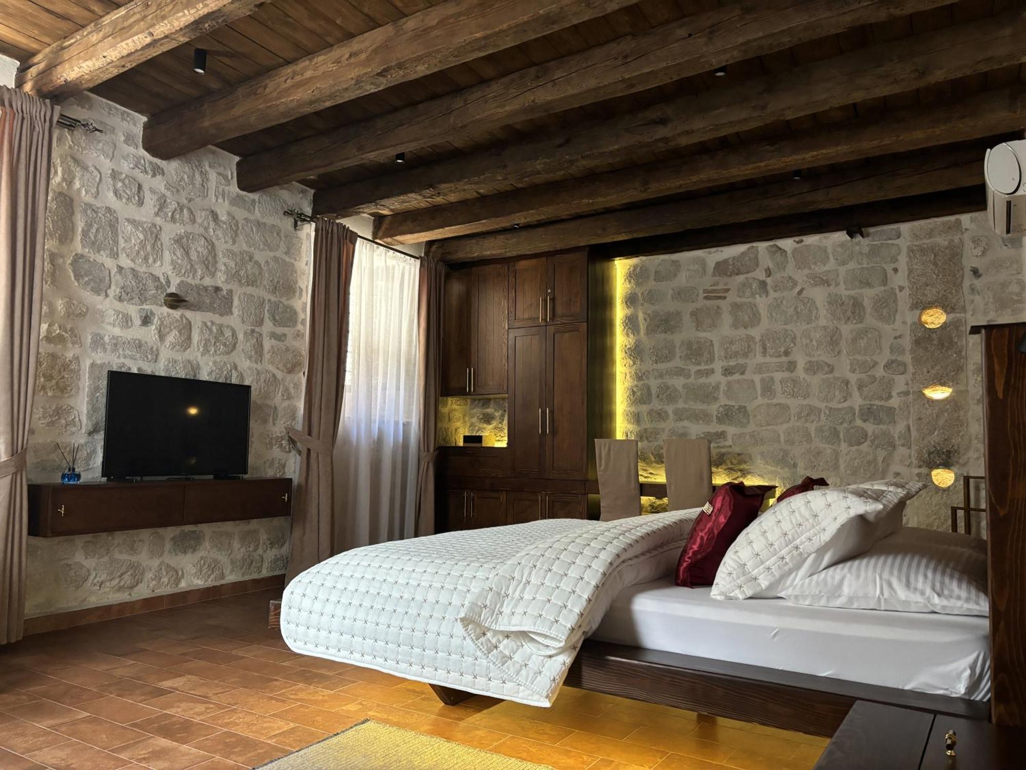 Hotel Kazin Supreme Kotor Zewnętrze zdjęcie