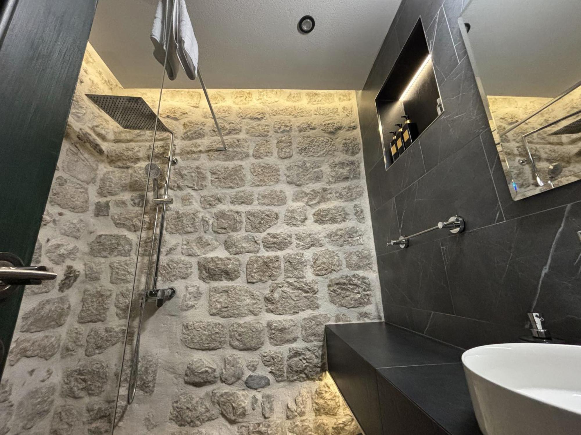 Hotel Kazin Supreme Kotor Zewnętrze zdjęcie