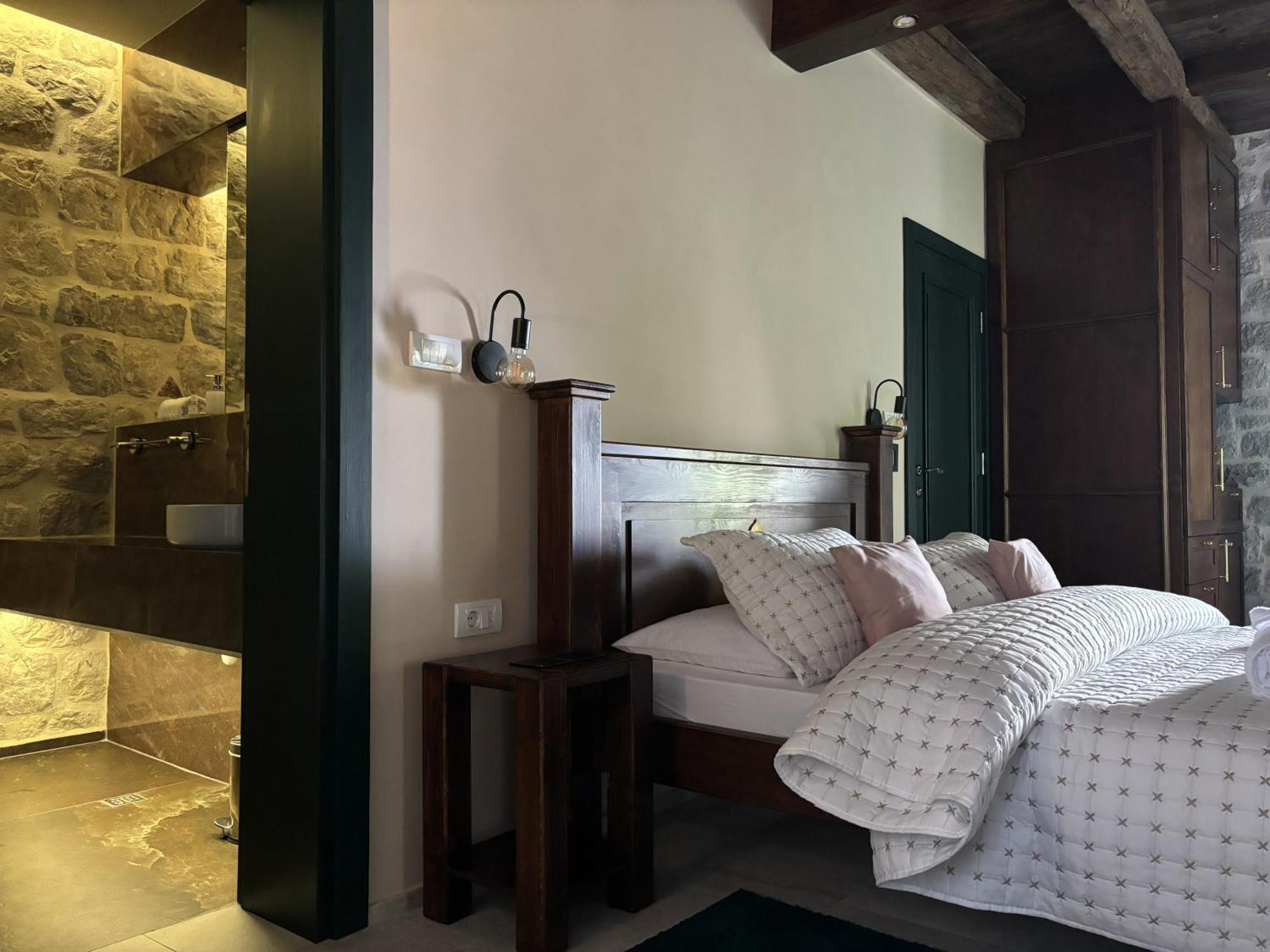 Hotel Kazin Supreme Kotor Zewnętrze zdjęcie