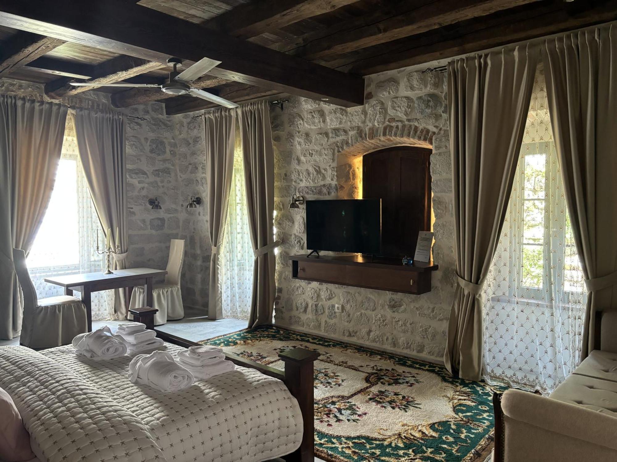 Hotel Kazin Supreme Kotor Zewnętrze zdjęcie