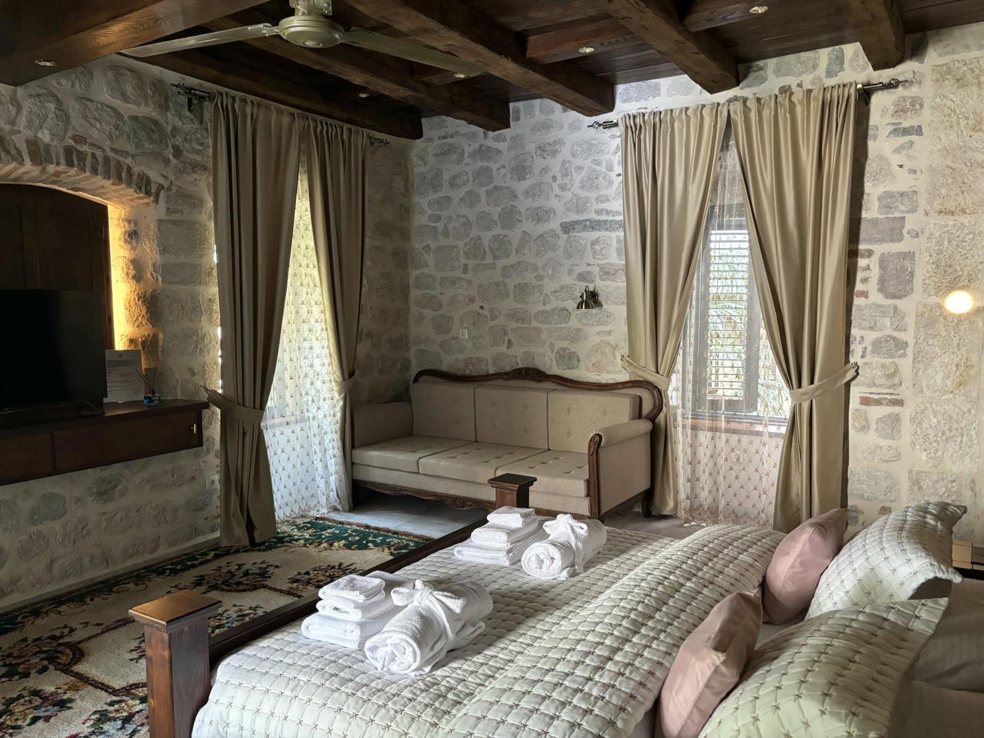 Hotel Kazin Supreme Kotor Zewnętrze zdjęcie
