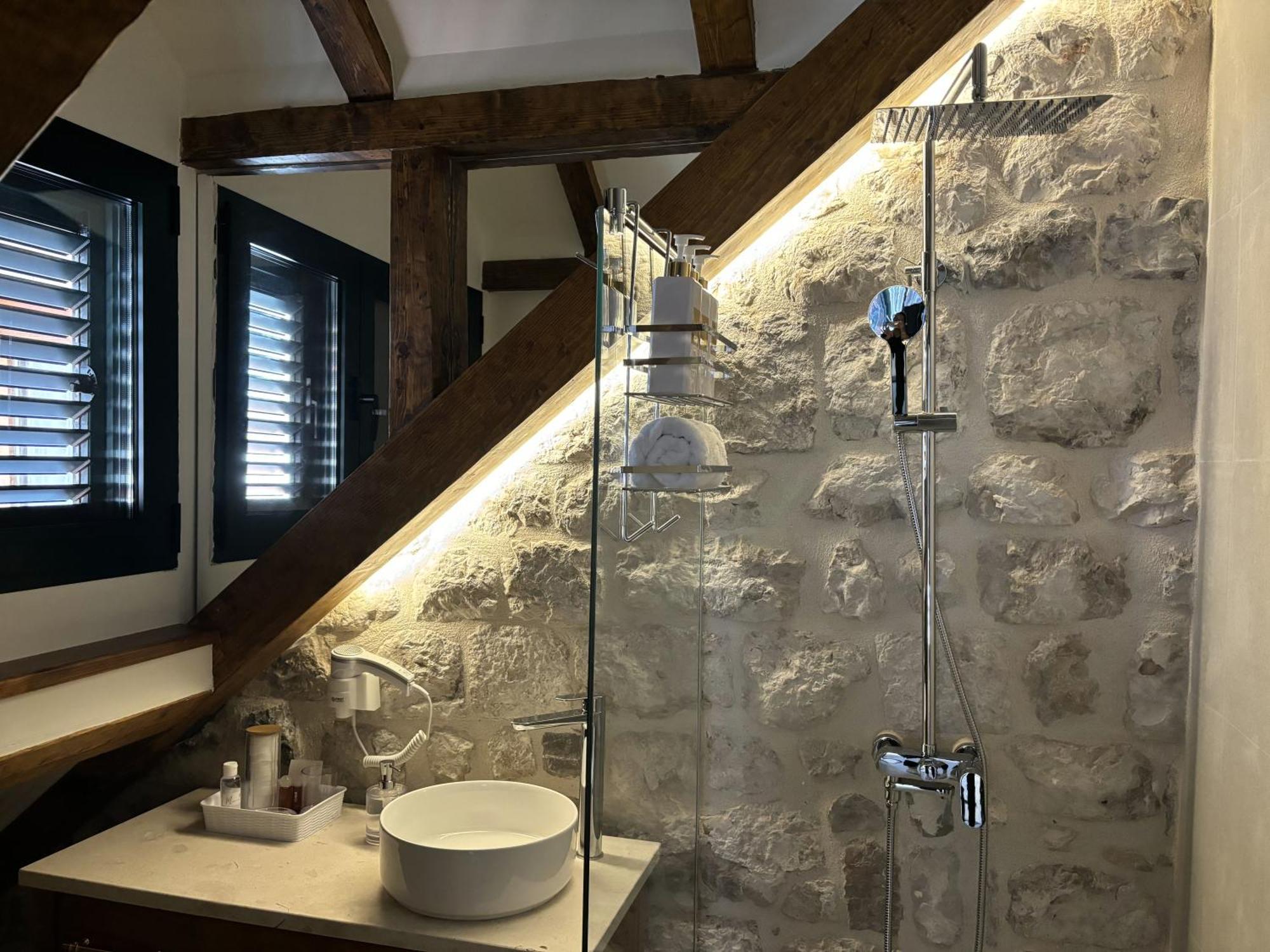 Hotel Kazin Supreme Kotor Zewnętrze zdjęcie